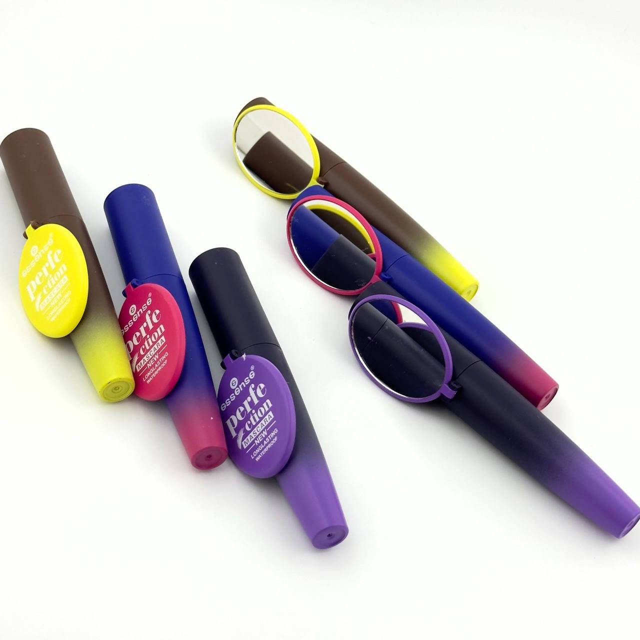 ریمل آبی کاربنی اسنس مدل آینه دار