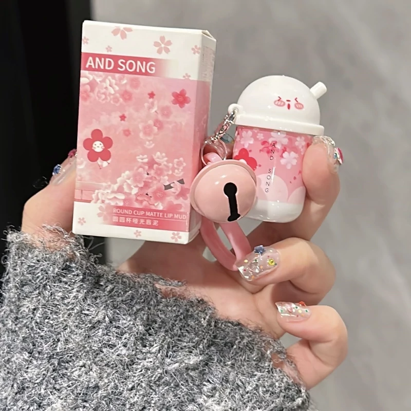 رژلب خامه ای تراول ماگ مدل زنگوله دار جا سوئیچی وارداتی